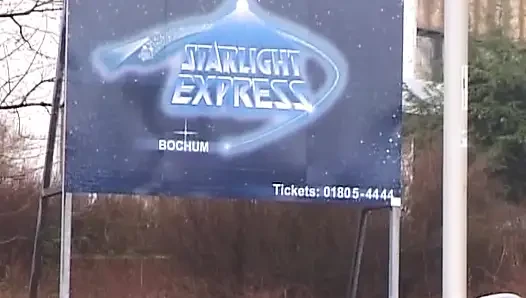 Bu Alman bebeğin harika delikleriyle nasıl oynadığını izleyin