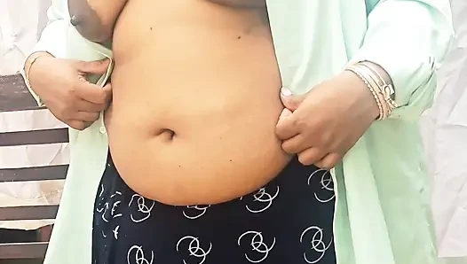 Hintli evli kadın camer'in önünde çıplak, çıplak desi