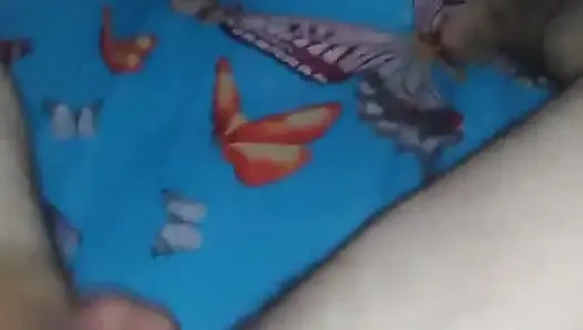 Büyük doğal memeli 18 yaşındaki kız sert sikişmeyi seviyor