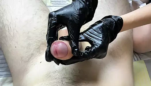 Beyaz çoraplı kız arkadaşımdan siyah lateks eldivenlerle mastürbasyon