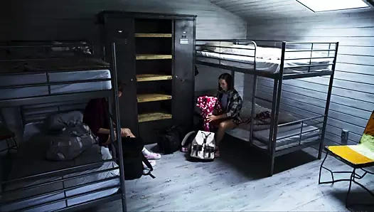 Eve tatlı yabancı parazit tarafından enfekte alissa foxy ayartmak