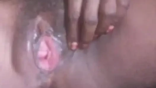 Kalpana bhabhi ne chut se pani nikal diye