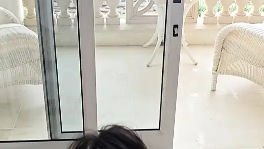 Orta yaşlı seksi kadın yakın sikiştikten sonra ve üzerine boşalıyor