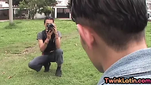 Gerçek sıska twink latin sette erkek arkadaşının yarağıyla götten sikiliyor