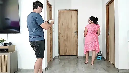 Üvey babam bana onunla video çekerek kazanma fırsatı sundu