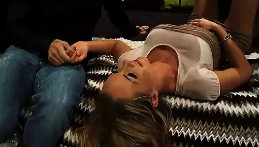 Paige Ashley yoğun anal seansta arka kapısını gerdiriyor