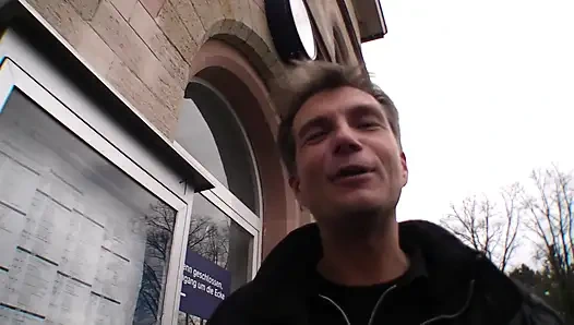 18 yaşındaki ufacık kaltak sikiliyor ve azgın sikiliyor