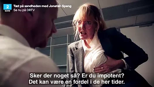 Danimarkalı olgun ditte hansen skeçte meme ucunu yalamak taklit ediyor