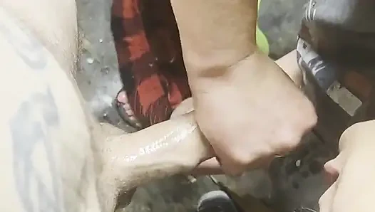 Seksi şık iyi bir sürtük gibi yarağımı domaltarak alıyor