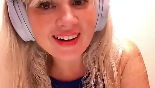 Temizlemeyi seviyorum.. ve Wear.. Sütyen yok