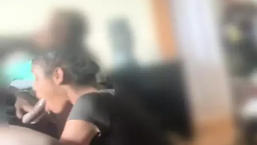 Kocası onu sikimi emerken yakaladı