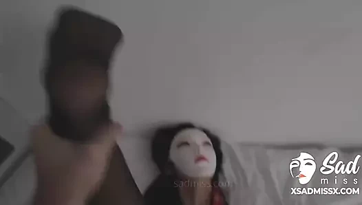 Üzgün bayan bir yabancıyla yakınsdıktan sonra oğlan patronuna sabah sakso çekiyor - Çinli porno!