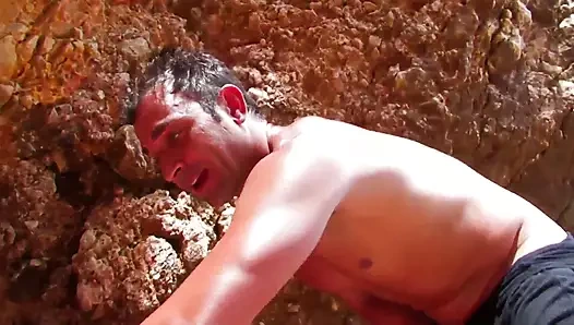 Karımla iki güzel memeli fahişe ile üçlü seks partisi