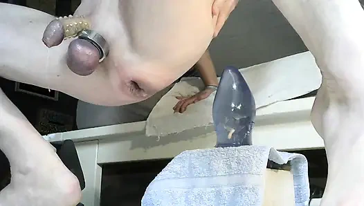 Aç amcığımı dev tıkaçlarla sikiyorum