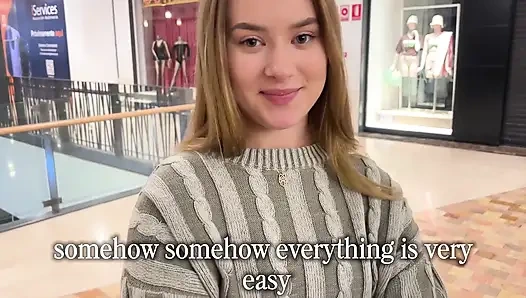 Sinemadaki ilk buluşma büyük götlü bir sarışınla sekse ve içeride boşalmaya yol açtı