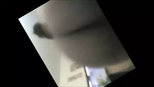 Mizz lezzetli kıçından sadece yakın çekim için zıplıyor!