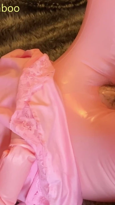 Çarpıcı Asyalı orta yaşlı seksi kadının mastürbasyon videosu izlerken bir aşk bebeğiyle ilk temasım | Klip 2