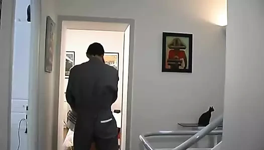 Çarpıcı bir Fransız kız anal seks yaptıktan sonra büyük bir döl alıyor