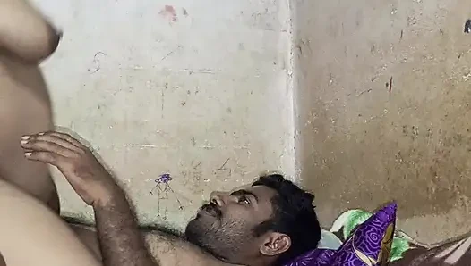 Üniversiteli arkadaşımı eve davet etti ve çıplak sikildi