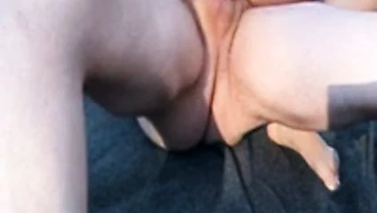 Kıllı sikme ve boşalmak açık havada