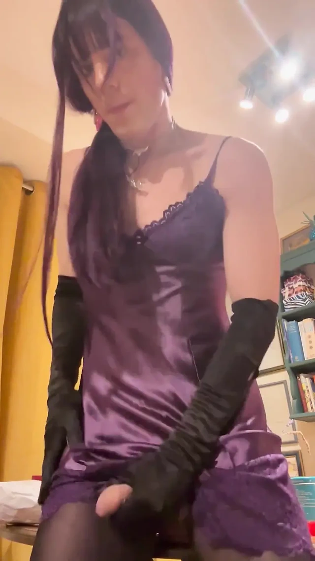 Jess Silk dildoya biniyor