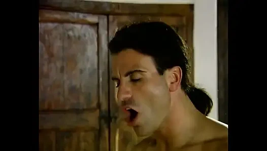 Minyon sarışın genç kız anal ve döllenmeyi seviyor nostaljik