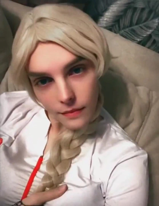 Sert yaraklı azgın hemşire