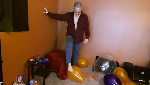 Balloonbanger 64) çıplak ayakla balon patlatma artı balon kambur ve cum