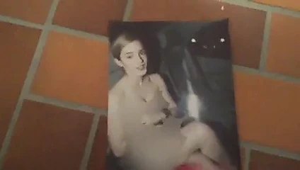 Boşalmak haraç için çıplak emma watson