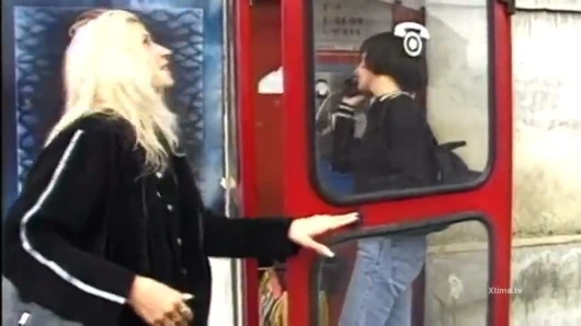Seksi iç çamaşırlı genç fahişeler yarak bacaklarını tamamen açıyor!