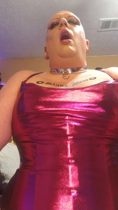 Transdoll kendisiyle oynuyor