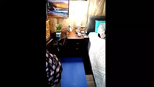 Vee sabah yogası yapıyor ve mastürbasyon yapıyor!