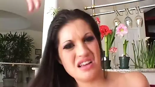 seksi uzun saçlı esmer alır çift nüfuz ve iğne yapmak