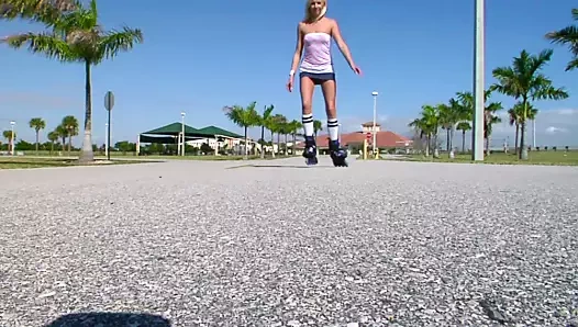 Sater Babe mit enger Muschi geleckt und gefickt