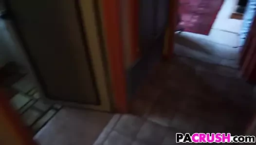 Gal zoey laine üvey babasıyla çarpıyor