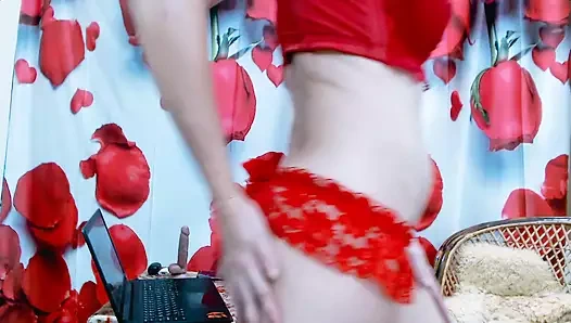 Kırmızı elbise içinde yanıp sönen güzel göt