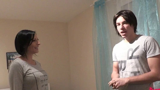 18 yaşındaki üvey annesiyle ilk kez seks!