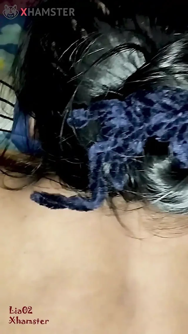 Çok sevimli tatlım, yarağını ağzına almak çok tatlı.