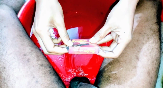 Hintli desi köylü karısının temiz tıraşlı penisi kocasının Hintli pron videoları tarafından sikiliyor