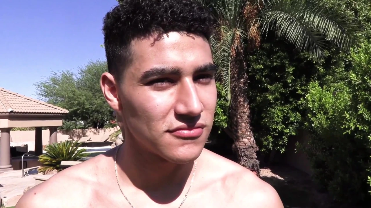 Masaje gay relajante con final feliz entre dos hombres