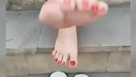 Ateşli kırmızı uzun parmaklar