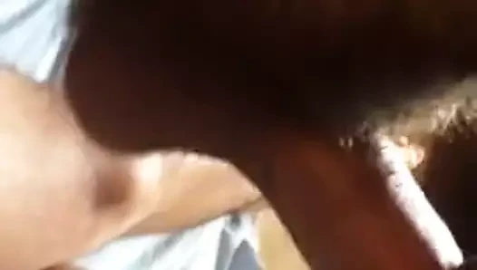 Üç arkadaş sahip olan eğlence ve boşalmak birlikte