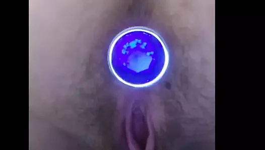 Sıkı götüme tıkaç sokuyorum.