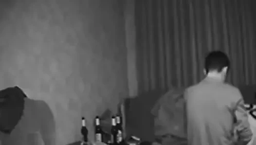 Alt darbeler, krikolar ve Rus askerleri tarafından becerdin alır