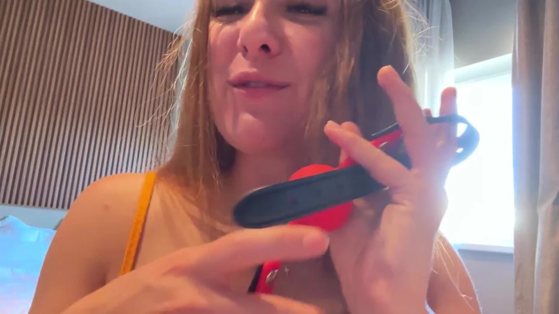 Cruel Reell представляет: красный силиконовый кляп во рту для страстных БДСМ игр