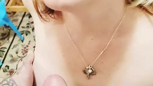 Jduck3484 sarışın karısı büyük dick emme.