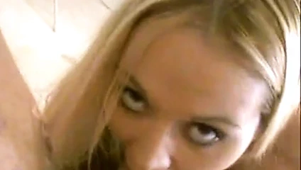 Oral seks itibaren seksi amatör sarışın içinde sıcak amatör porno