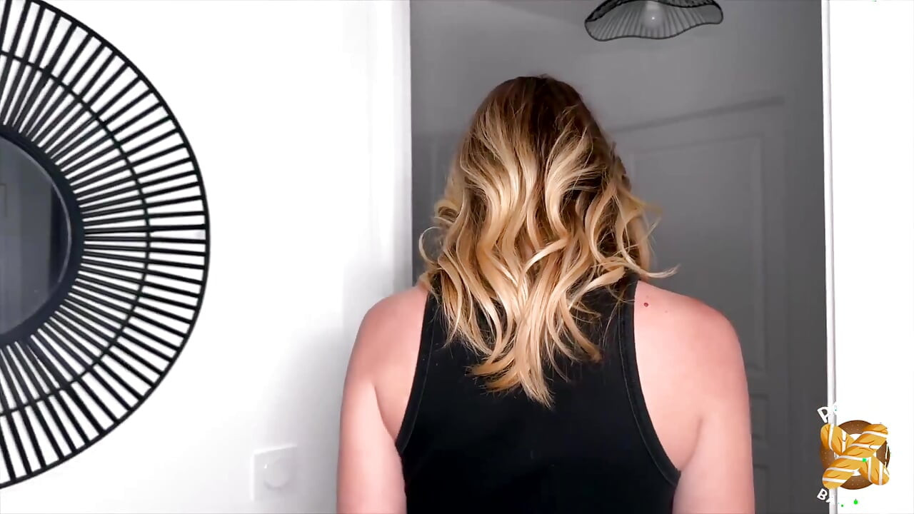 Muhteşem orta yaşlı seksi kadın alva ve iki büyük yarak