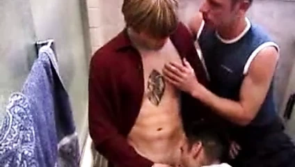 3 çocuklar sikme içinde the banyo