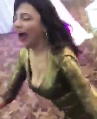 Mısırlı kız düğünde çıldırdı